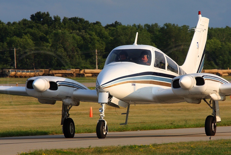 Cessna 310. спецификация. технические характеристики. фото
