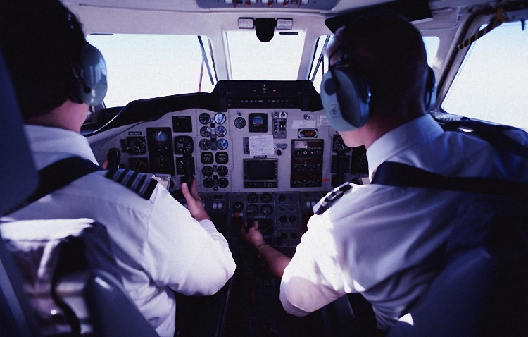 Персонал для бизнес-полетов: типы, основные требования