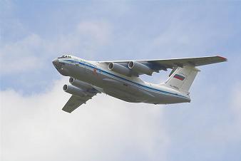 Средний военно-транспортный самолет ил-76мд.